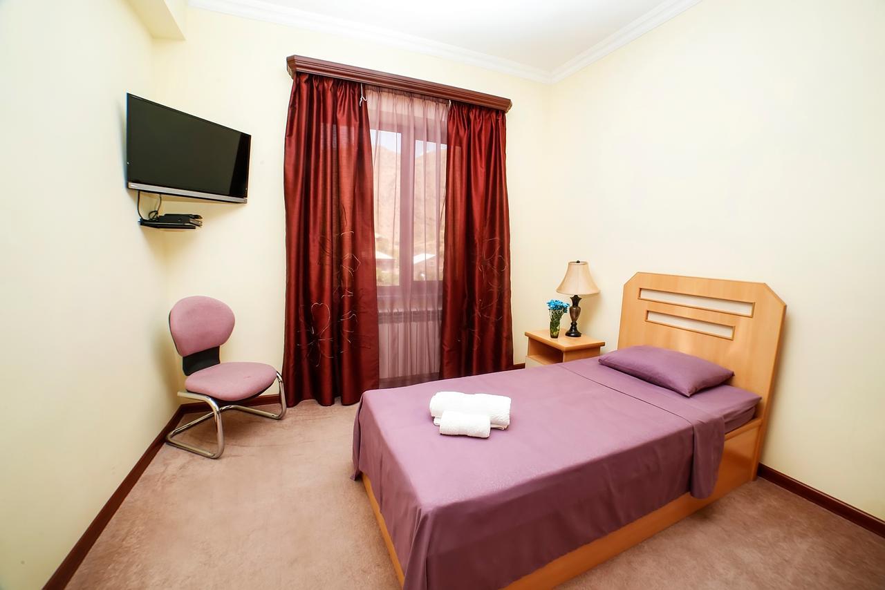Amrots Hotel Vaykʼ エクステリア 写真